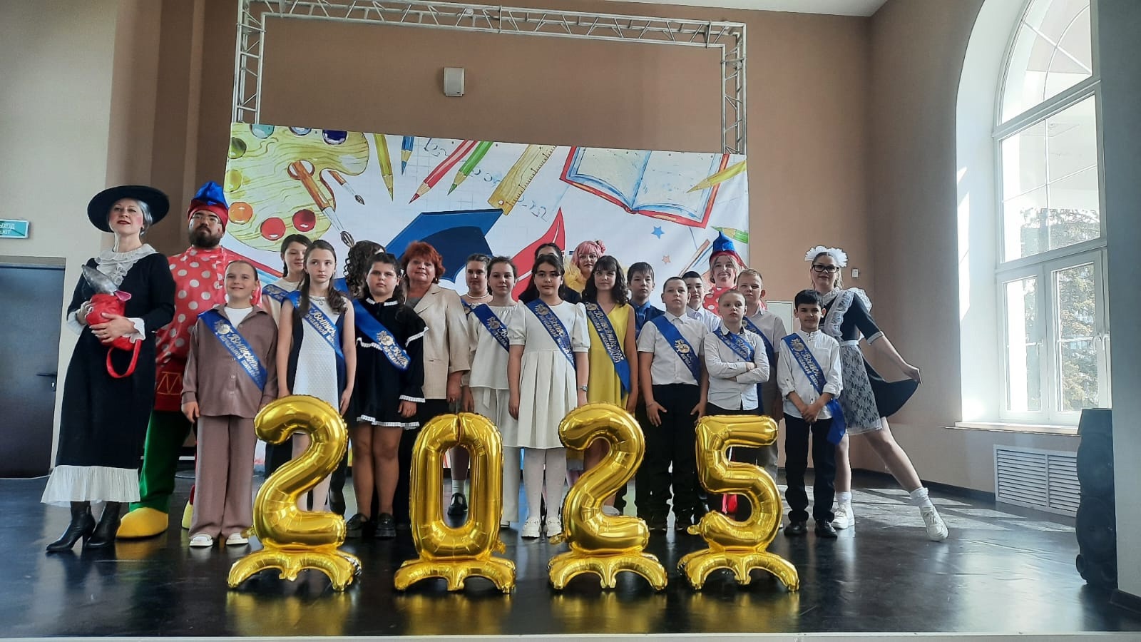 Последний звонок в начальной школе.